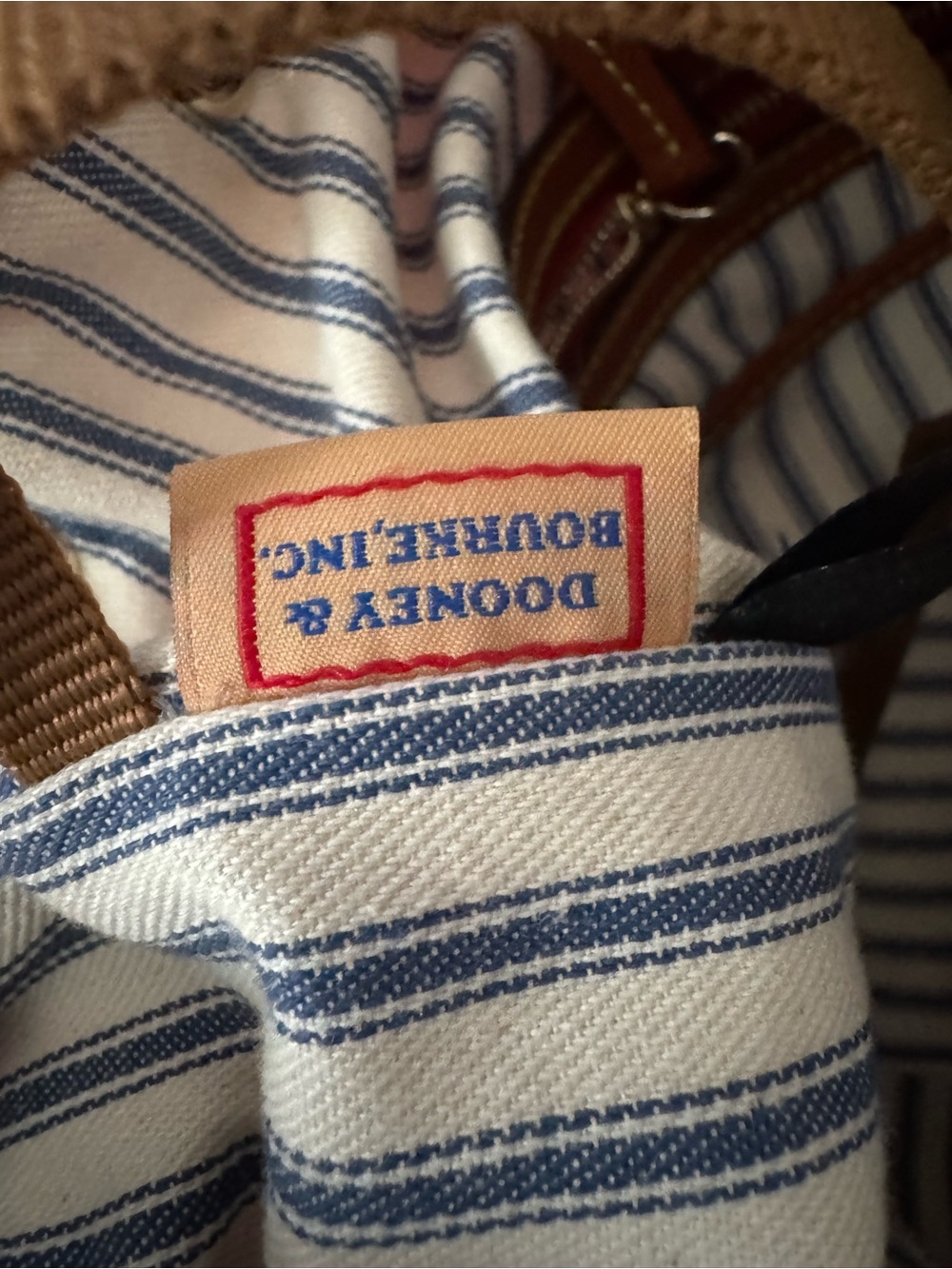 Dooney & Bourke EUC Wayfarer red bucket bag - Picture 7 of 7